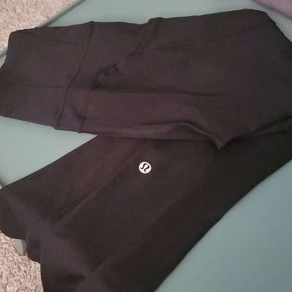 SOLD!! Fast and Free Lululemon Leggings Size 2 - Picture 4 of 4